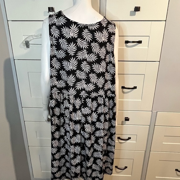 Black and White Floral Women's Dress - Picture 3 of 4